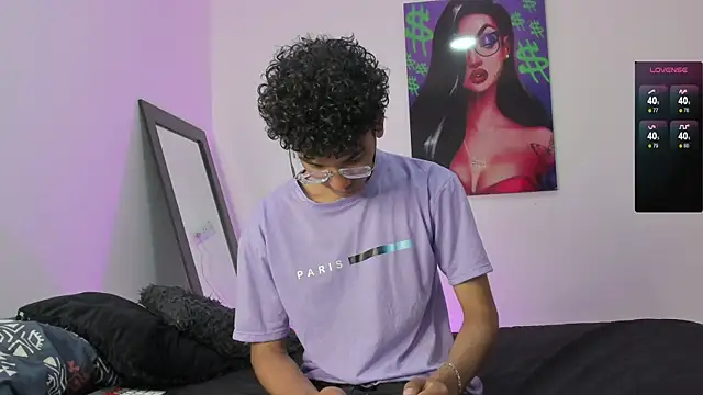 Snapshot of harrytwink18 chatting on 01.28.25 harrytwink18 online show from 01.28.25