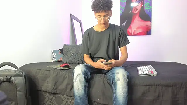 Snapshot of harrytwink18 chatting on 02.27.25 harrytwink18 online show from 02.27.25