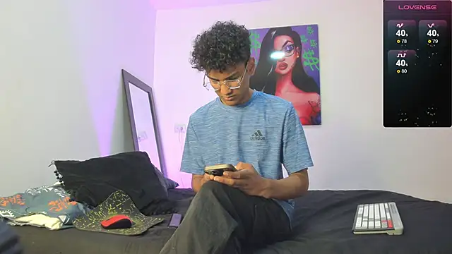 Snapshot of harrytwink18 chatting on 03.10.25 harrytwink18 online show from 03.10.25