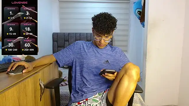 Snapshot of harrytwink18 chatting on 09.09.25 harrytwink18 online show from 09.09.25