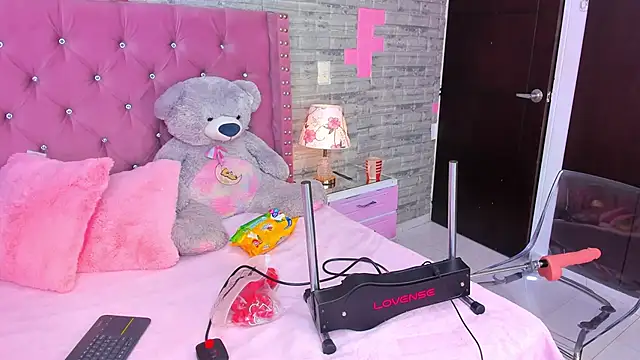 Snapshot of IsabellaBromsS chatting on 02.14.25 IsabellaBromsS online show from 02.14.25