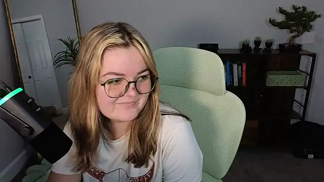 Snapshot of rodeobrii chatting on 09.18.25 rodeobrii online show from 09.18.25