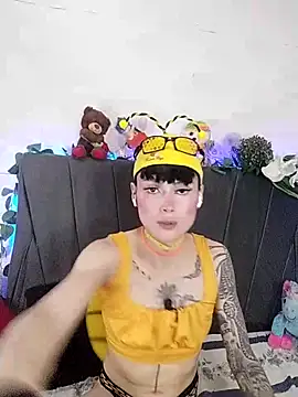 Snapshot of Devilnia9 chatting on 03.22.25 Devilnia9 online show from 03.22.25