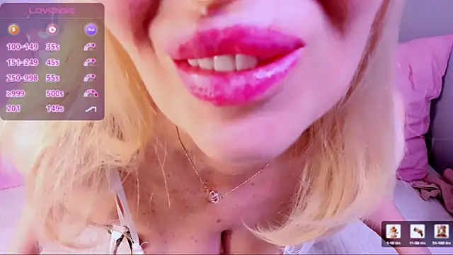 Snapshot of Scarlett_Mai chatting on 05.17.26 Scarlett Mai online show from 05.17.26