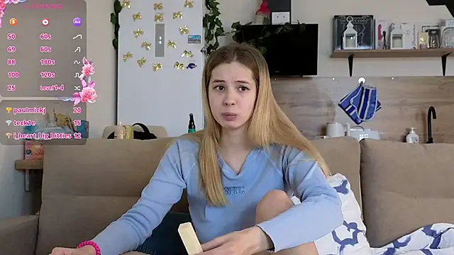 Girl alone home online show from 03.05.25