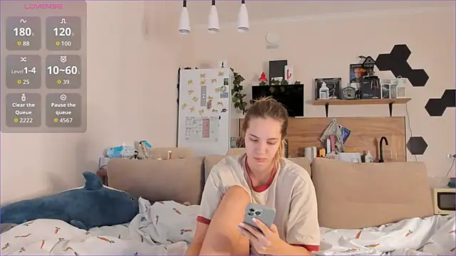 Girl alone home online show from 09.26.25