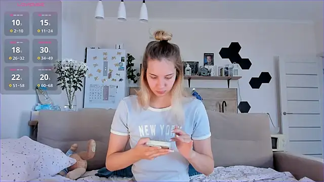 Girl alone home online show from 10.10.25