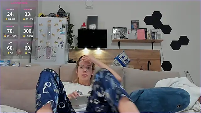 Girl alone home online show from 12.20.25