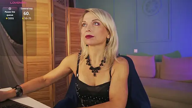 Gloria Lovely online show from 12.02.25