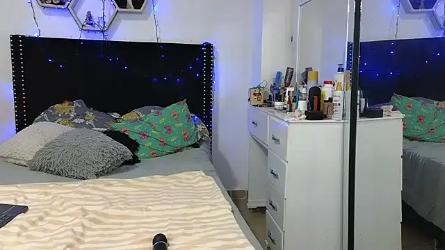 charlotte 077 online show from 04.07.26