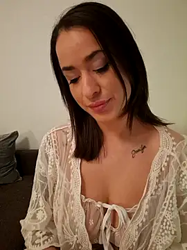 LydiaMaus96 online show from 12.17.25