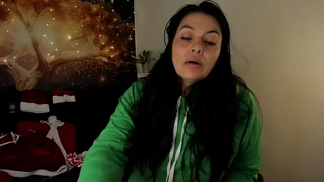 Snapshot of Lust_Mom41 chatting on 12.21.24 Lust Mom41 online show from 12.21.24