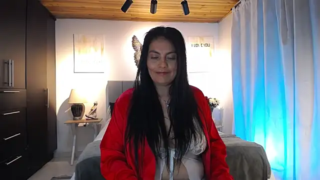 Snapshot of Lust_Mom41 chatting on 01.28.25 Lust Mom41 online show from 01.28.25