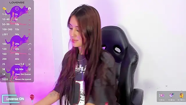 Snapshot of AlanaJones1 chatting on 02.05.25 AlanaJones1 online show from 02.05.25