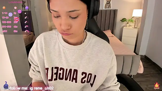 Snapshot of renee_shelby_ chatting on 12.15.24 renee shelby online show from 12.15.24