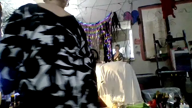 Snapshot of juscjen chatting on 03.21.25 juscjen online show from 03.21.25