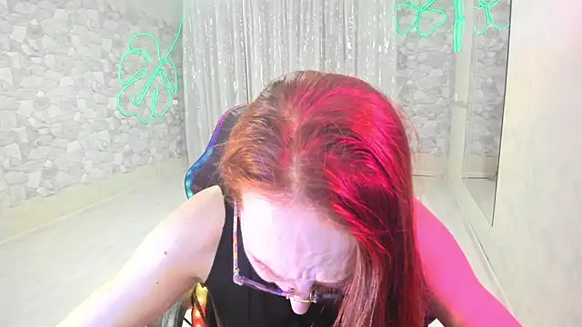 JessicaFamee online show from 10.18.25