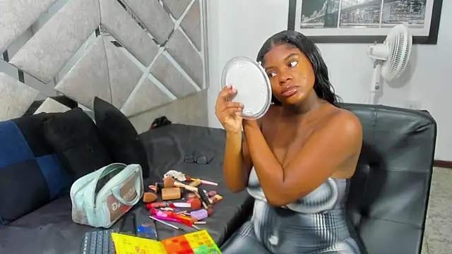 EvaxEmma online show from 04.18.26