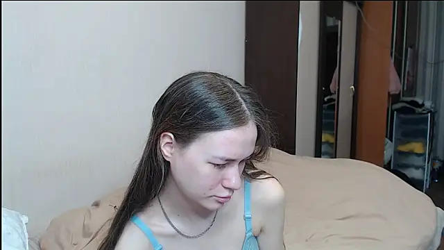 leila bambi  online show from 03.21.25