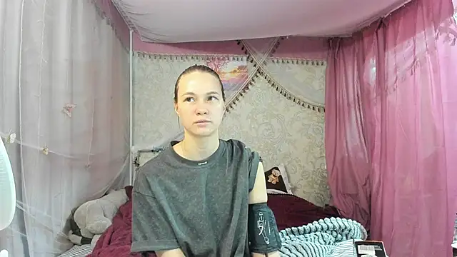 leila bambi  online show from 04.22.26