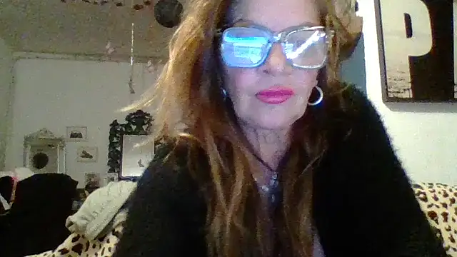 gildamilf online show from 10.31.25