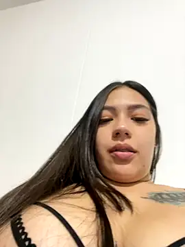 Latina vanessa online show from 11.16.25
