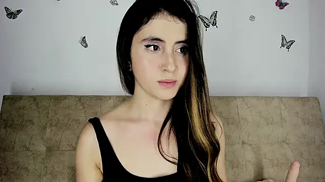 Snapshot of Nicol_Swift_ chatting on 12.16.24 Nicol Swift online show from 12.16.24