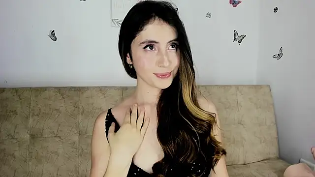 Snapshot of Nicol_Swift_ chatting on 12.19.24 Nicol Swift online show from 12.19.24