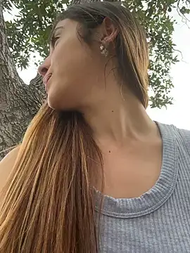 Snapshot of Nicol_Swift_ chatting on 01.27.25 Nicol Swift online show from 01.27.25