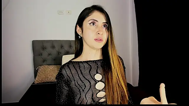 Snapshot of Nicol_Swift_ chatting on 02.03.25 Nicol Swift online show from 02.03.25