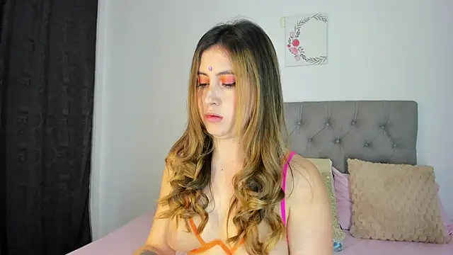 Snapshot of Nicol_Swift_ chatting on 10.24.25 Nicol Swift online show from 10.24.25