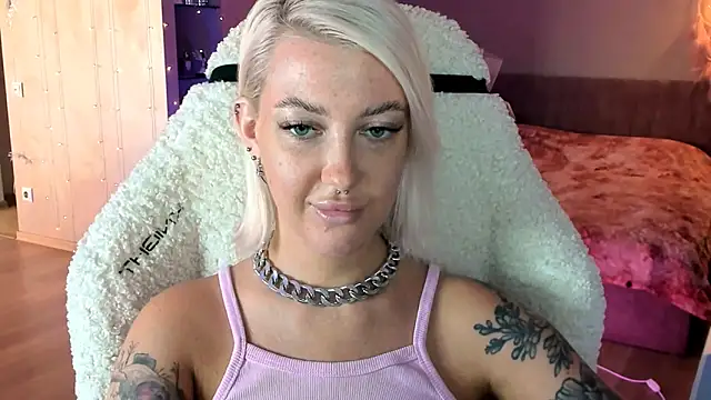 Snapshot of tykioty_Miley chatting on 09.19.25 tykioty Miley online show from 09.19.25