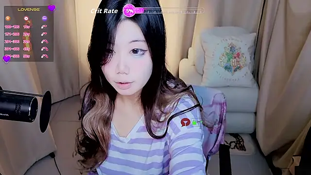 Snapshot of CryKuro_ chatting on 09.08.25 CryKuro online show from 09.08.25