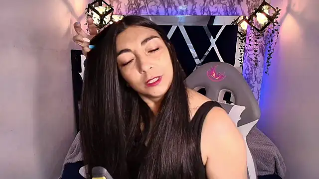 Karla hernandez  online show from 09.13.25