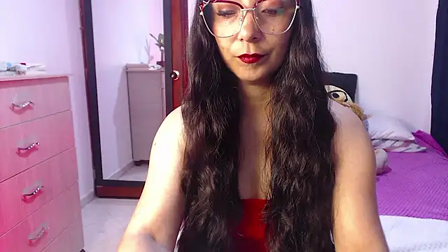 Karla hernandez  online show from 02.17.26