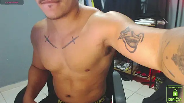 Snapshot of paulo_allen chatting on 02.05.25 paulo allen online show from 02.05.25