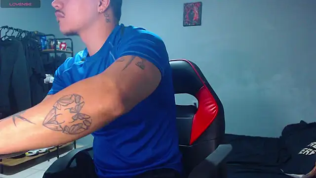 Snapshot of paulo_allen chatting on 02.19.25 paulo allen online show from 02.19.25