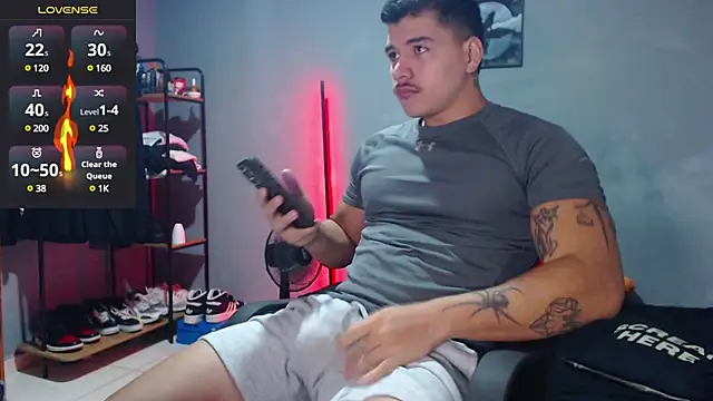 Snapshot of paulo_allen chatting on 03.11.25 paulo allen online show from 03.11.25