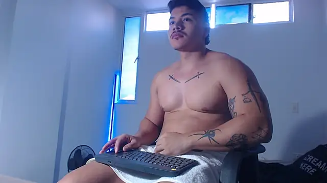 Snapshot of paulo_allen chatting on 11.06.25 paulo allen online show from 11.06.25