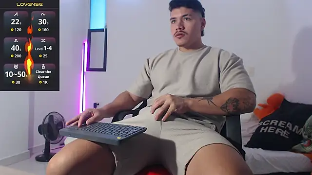 Snapshot of paulo_allen chatting on 12.03.25 paulo allen online show from 12.03.25