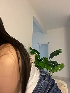 Snapshot of montmariana chatting on 02.02.25 montmariana online show from 02.02.25