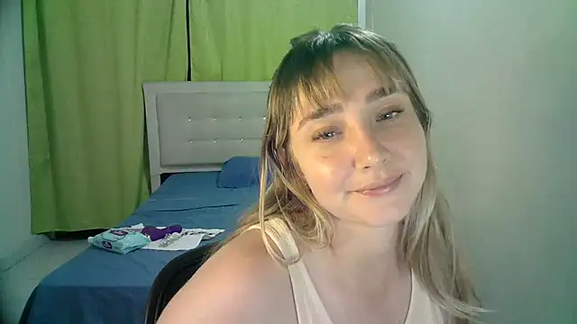 Snapshot of katy_pp chatting on 10.16.25 katy pp online show from 10.16.25