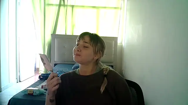 Snapshot of katy_pp chatting on 10.28.25 katy pp online show from 10.28.25