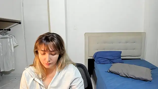 Snapshot of katy_pp chatting on 11.18.25 katy pp online show from 11.18.25