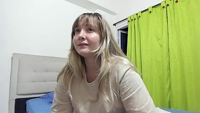 Snapshot of katy_pp chatting on 11.18.25 katy pp online show from 11.18.25