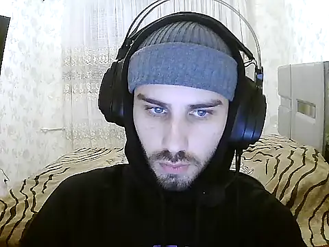 Snapshot of sweetbuddy3307 chatting on 12.22.25 sweetbuddy3307 online show from 12.22.25