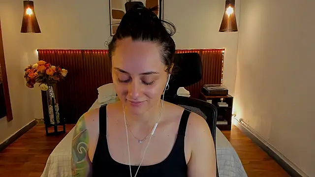 Snapshot of KatherineBond chatting on 06.20.26 KatherineBond online show from 06.20.26