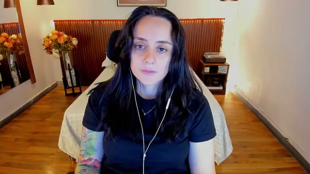 Snapshot of KatherineBond chatting on 06.27.26 KatherineBond online show from 06.27.26