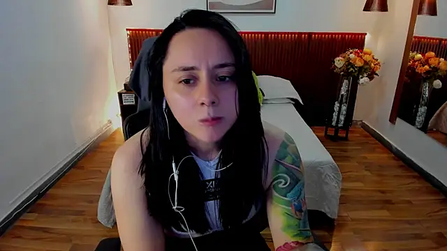 Snapshot of KatherineBond chatting on 07.22.26 KatherineBond online show from 07.22.26