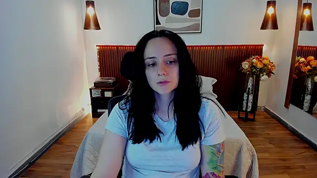 Snapshot of KatherineBond chatting on 07.28.26 KatherineBond online show from 07.28.26